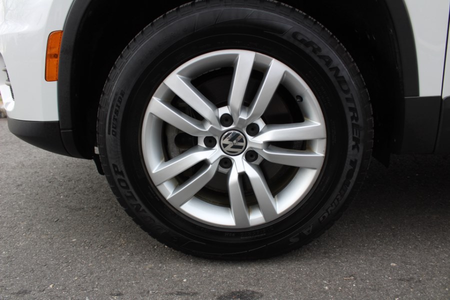 2017 Volkswagen Tiguan Limited 2.0T S, available for sale in Great Neck, New York | Great Neck Car Buyers & Sellers. Great Neck, New York 2017 Volkswagen Tiguan Limited 2.0T S, available for sale in Great Neck, New York | Great Neck Car Buyers & Sellers. Great Neck, New York