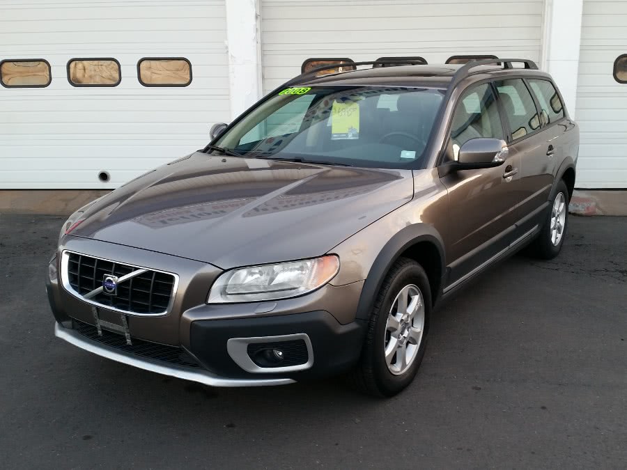 2008 Volvo XC70 4dr Wgn w/Snrf, available for sale in Berlin, Connecticut | Action Automotive. Berlin, Connecticut