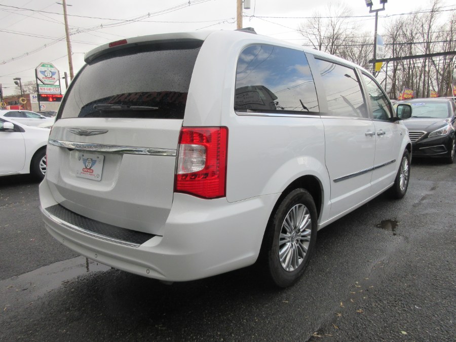 The 2014 Chrysler Town & Country Touring-L