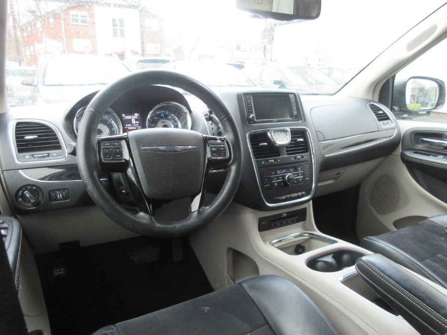 The 2014 Chrysler Town & Country Touring-L