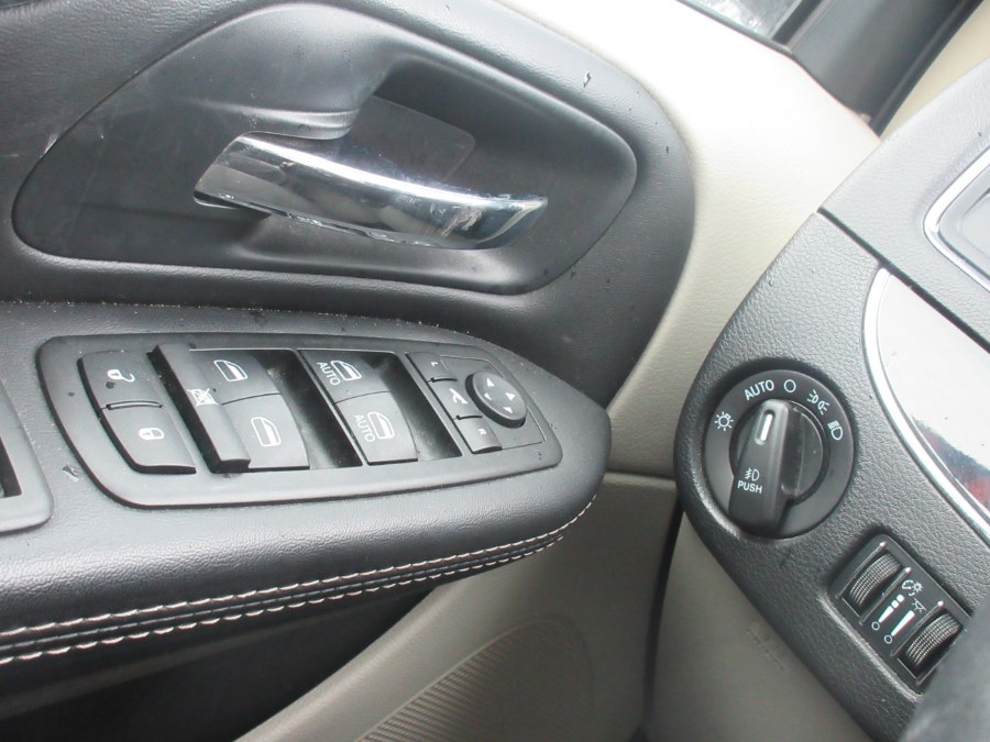2014 Chrysler Town & Country 4dr Wgn Touring-L 30th Anniversary, available for sale in Linden, New Jersey | Route 27 Auto Mall. Linden, New Jersey 2014 Chrysler Town & Country 4dr Wgn Touring-L 30th Anniversary, available for sale in Linden, New Jersey | Route 27 Auto Mall. Linden, New Jersey