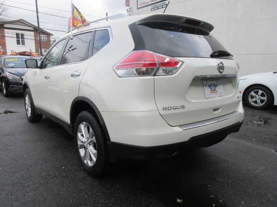 The 2016 Nissan Rogue AWD 4dr SV
