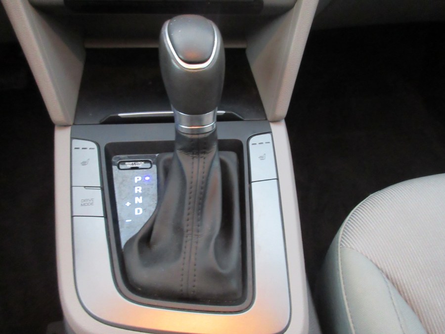 2017 Hyundai Elantra SE 2.0L Auto (Alabama) *Ltd Avail*, available for sale in Linden, New Jersey | Route 27 Auto Mall. Linden, New Jersey 2017 Hyundai Elantra SE 2.0L Auto (Alabama) *Ltd Avail*, available for sale in Linden, New Jersey | Route 27 Auto Mall. Linden, New Jersey