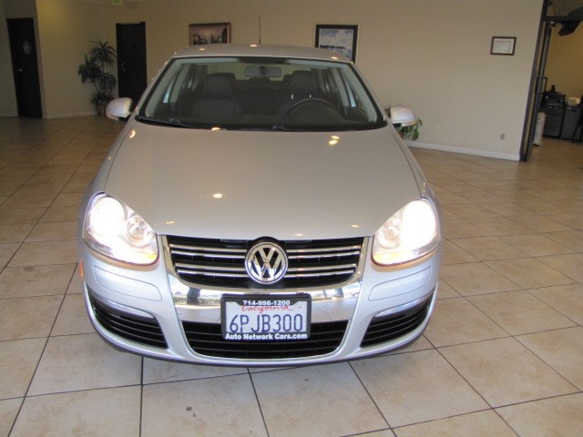 2010 Volkswagen Jetta Sedan 4dr Auto Limited PZEV, available for sale in Placentia, California | Auto Network Group Inc. Placentia, California 2010 Volkswagen Jetta Sedan 4dr Auto Limited PZEV, available for sale in Placentia, California | Auto Network Group Inc. Placentia, California