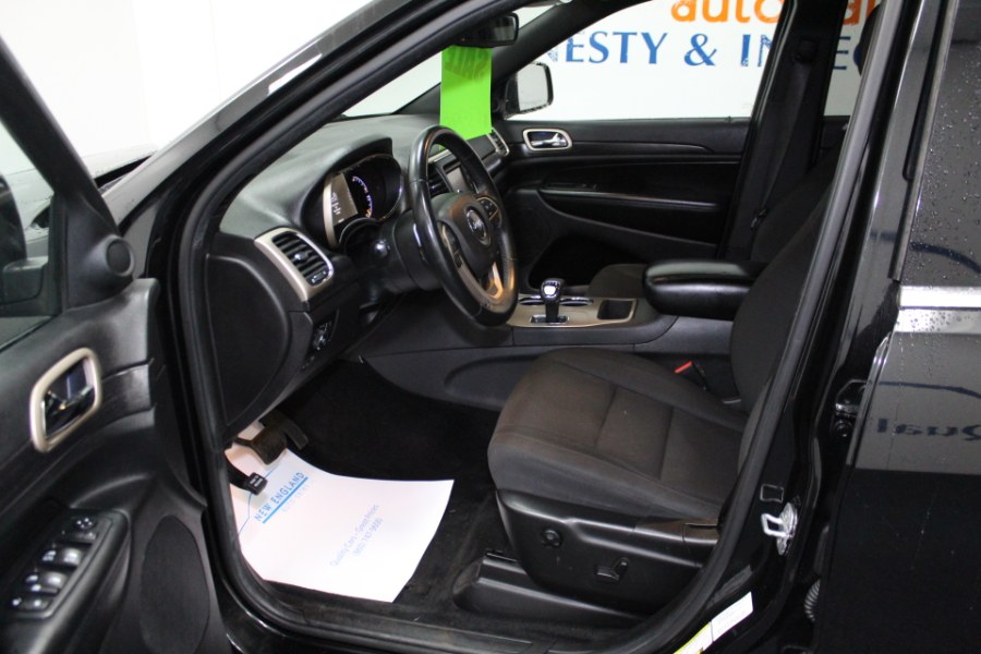 2014 Jeep Grand Cherokee 4WD 4dr Laredo, available for sale in Plainville, Connecticut | New England Auto Sales LLC. Plainville, Connecticut 2014 Jeep Grand Cherokee 4WD 4dr Laredo, available for sale in Plainville, Connecticut | New England Auto Sales LLC. Plainville, Connecticut