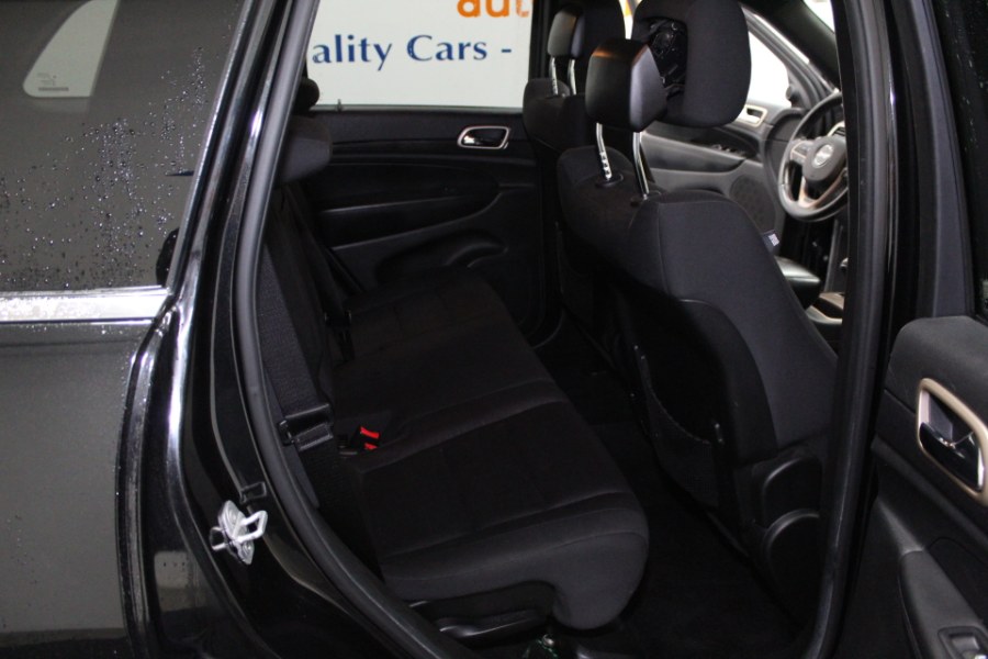 2014 Jeep Grand Cherokee 4WD 4dr Laredo, available for sale in Plainville, Connecticut | New England Auto Sales LLC. Plainville, Connecticut 2014 Jeep Grand Cherokee 4WD 4dr Laredo, available for sale in Plainville, Connecticut | New England Auto Sales LLC. Plainville, Connecticut