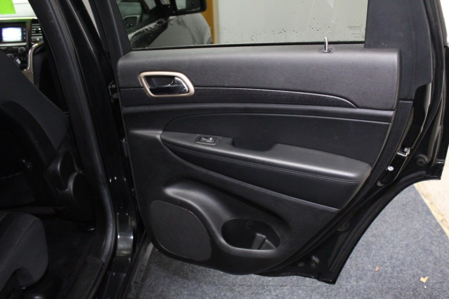 2014 Jeep Grand Cherokee 4WD 4dr Laredo, available for sale in Plainville, Connecticut | New England Auto Sales LLC. Plainville, Connecticut 2014 Jeep Grand Cherokee 4WD 4dr Laredo, available for sale in Plainville, Connecticut | New England Auto Sales LLC. Plainville, Connecticut