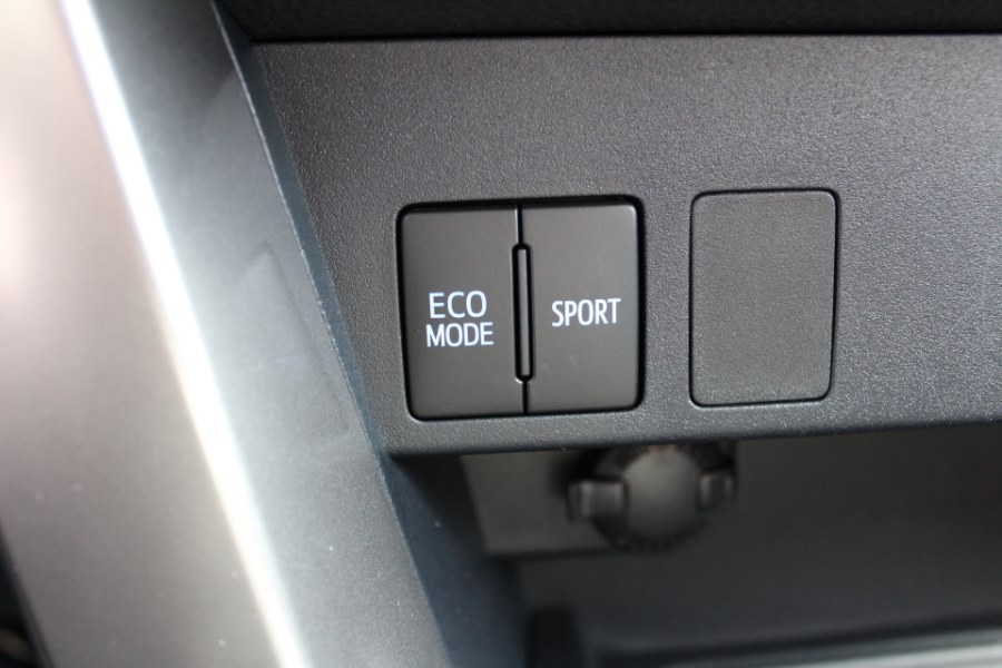 2018 Toyota RAV4 LE AWD, available for sale in Great Neck, New York | Great Neck Car Buyers & Sellers. Great Neck, New York 2018 Toyota RAV4 LE AWD, available for sale in Great Neck, New York | Great Neck Car Buyers & Sellers. Great Neck, New York
