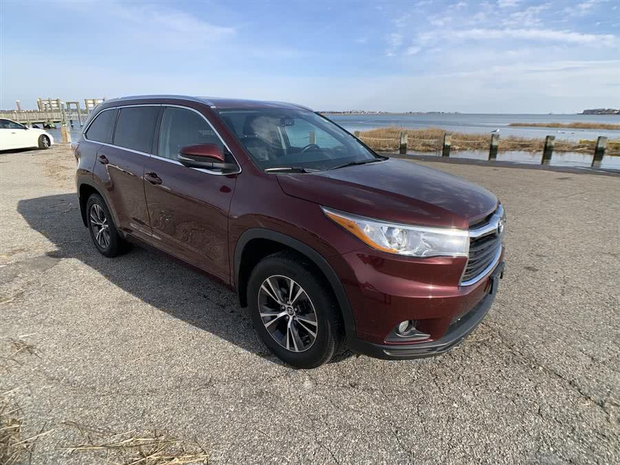 2016 Toyota Highlander AWD 4dr V6 XLE (Natl), available for sale in Stratford, Connecticut | Wiz Leasing Inc. Stratford, Connecticut