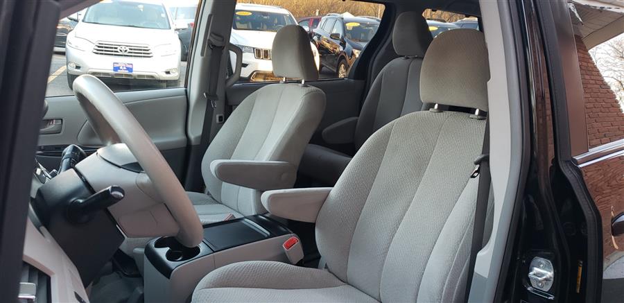 Used Toyota Sienna 5dr 7-Pass Van V6 LE AWD 2014 | National Auto Brokers, Inc.. Waterbury, Connecticut Used Toyota Sienna 5dr 7-Pass Van V6 LE AWD 2014 | National Auto Brokers, Inc.. Waterbury, Connecticut