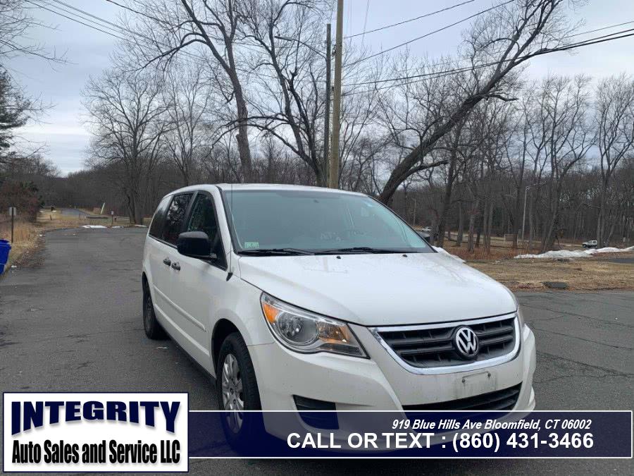 2011 Volkswagen Routan 4dr Wgn S, available for sale in Bloomfield, Connecticut | Integrity Auto Sales and Service LLC. Bloomfield, Connecticut