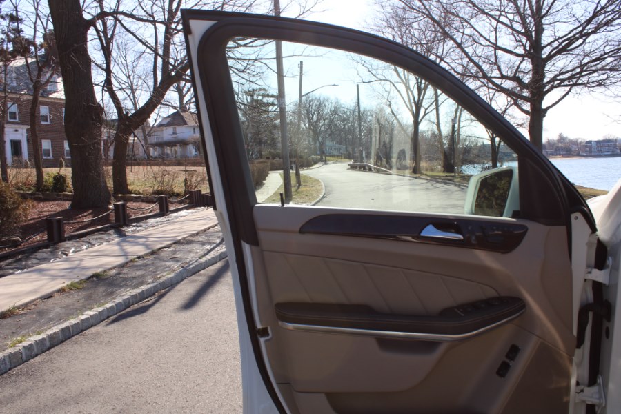 2013 Mercedes-Benz GL-Class 4MATIC 4dr GL450, available for sale in Great Neck, New York | Great Neck Car Buyers & Sellers. Great Neck, New York 2013 Mercedes-Benz GL-Class 4MATIC 4dr GL450, available for sale in Great Neck, New York | Great Neck Car Buyers & Sellers. Great Neck, New York