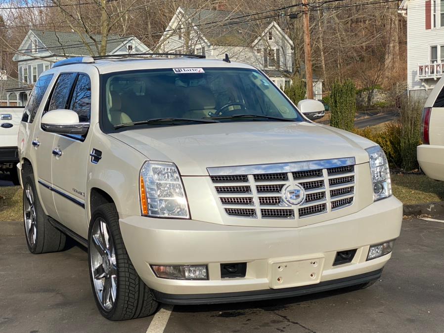 2008 Cadillac Escalade AWD 4dr, available for sale in Canton, Connecticut | Lava Motors. Canton, Connecticut