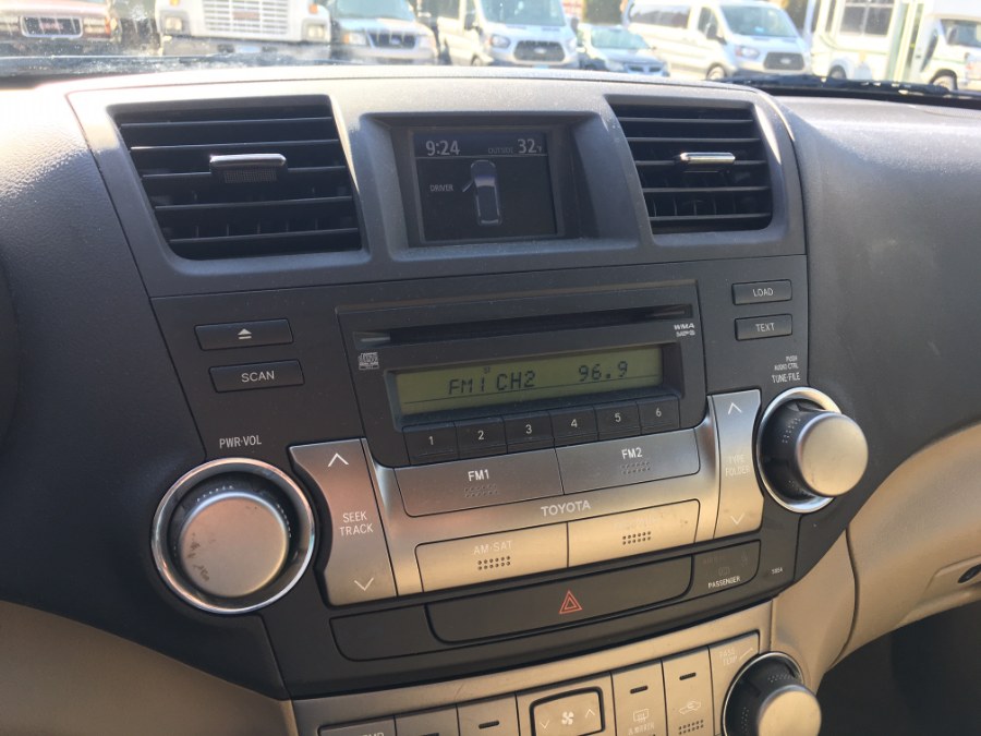 2010 Toyota Highlander 4WD 4dr V6 SE (Natl), available for sale in Norwich, Connecticut | MACARA Vehicle Services, Inc. Norwich, Connecticut 2010 Toyota Highlander 4WD 4dr V6 SE (Natl), available for sale in Norwich, Connecticut | MACARA Vehicle Services, Inc. Norwich, Connecticut