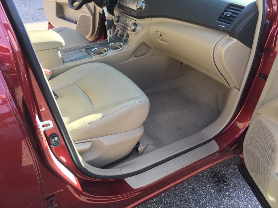 2010 Toyota Highlander 4WD 4dr V6 SE (Natl), available for sale in Norwich, Connecticut | MACARA Vehicle Services, Inc. Norwich, Connecticut 2010 Toyota Highlander 4WD 4dr V6 SE (Natl), available for sale in Norwich, Connecticut | MACARA Vehicle Services, Inc. Norwich, Connecticut