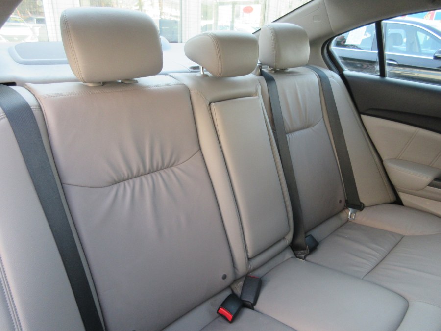 The 2015 Honda CIVIC SEDAN 4dr CVT EX-L
