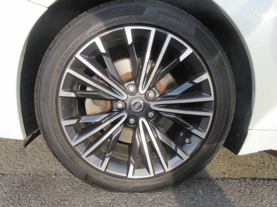 2017 Nissan Maxima Platinum 3.5L, available for sale in Linden, New Jersey | Route 27 Auto Mall. Linden, New Jersey 2017 Nissan Maxima Platinum 3.5L, available for sale in Linden, New Jersey | Route 27 Auto Mall. Linden, New Jersey