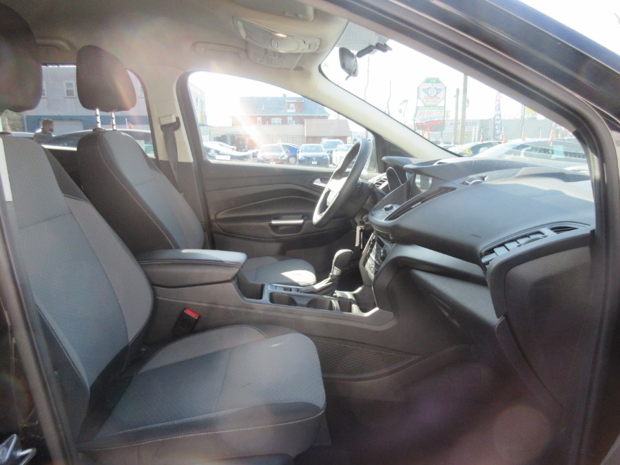 Used Ford Escape SE 4WD 2017 | Route 27 Auto Mall. Linden, New Jersey Used Ford Escape SE 4WD 2017 | Route 27 Auto Mall. Linden, New Jersey