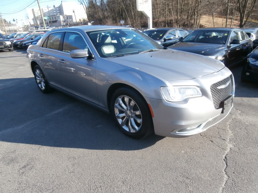 2016 Chrysler 300 4dr Sdn Limited AWD, available for sale in Waterbury, Connecticut | Jim Juliani Motors. Waterbury, Connecticut