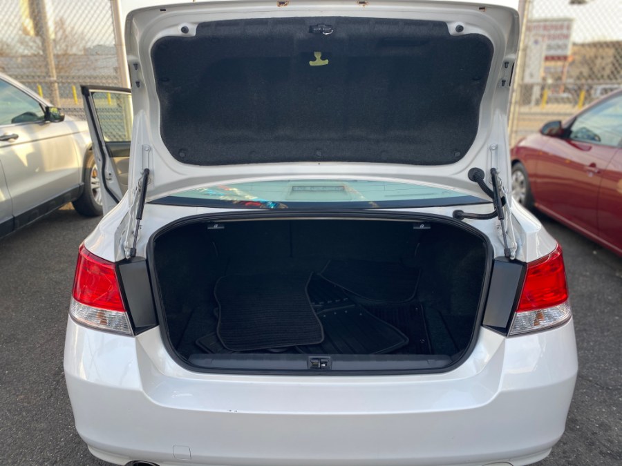 2013 Subaru Legacy 4dr Sdn H4 Auto 2.5i Premium, available for sale in Middle Village, New York | Middle Village Motors . Middle Village, New York 2013 Subaru Legacy 4dr Sdn H4 Auto 2.5i Premium, available for sale in Middle Village, New York | Middle Village Motors . Middle Village, New York