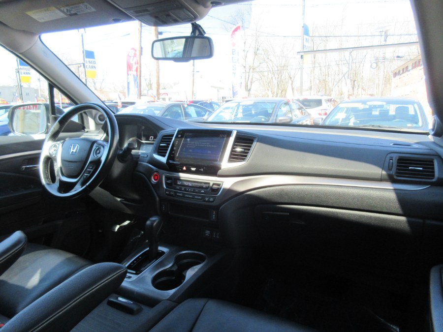 2016 Honda Pilot AWD 4dr EX-L w/Navi, available for sale in Linden, New Jersey | Route 27 Auto Mall. Linden, New Jersey 2016 Honda Pilot AWD 4dr EX-L w/Navi, available for sale in Linden, New Jersey | Route 27 Auto Mall. Linden, New Jersey