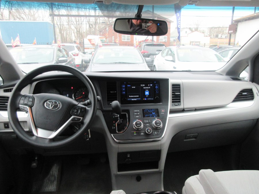 Used Toyota Sienna LE AWD 7-Passenger (Natl) 2017 | Route 27 Auto Mall. Linden, New Jersey Used Toyota Sienna LE AWD 7-Passenger (Natl) 2017 | Route 27 Auto Mall. Linden, New Jersey
