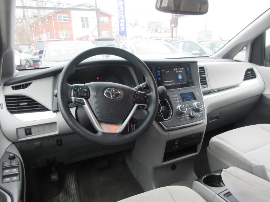 Used Toyota Sienna LE AWD 7-Passenger (Natl) 2017 | Route 27 Auto Mall. Linden, New Jersey Used Toyota Sienna LE AWD 7-Passenger (Natl) 2017 | Route 27 Auto Mall. Linden, New Jersey