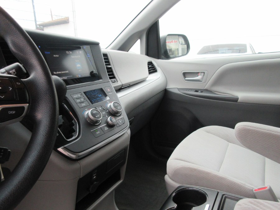 Used Toyota Sienna LE AWD 7-Passenger (Natl) 2017 | Route 27 Auto Mall. Linden, New Jersey Used Toyota Sienna LE AWD 7-Passenger (Natl) 2017 | Route 27 Auto Mall. Linden, New Jersey
