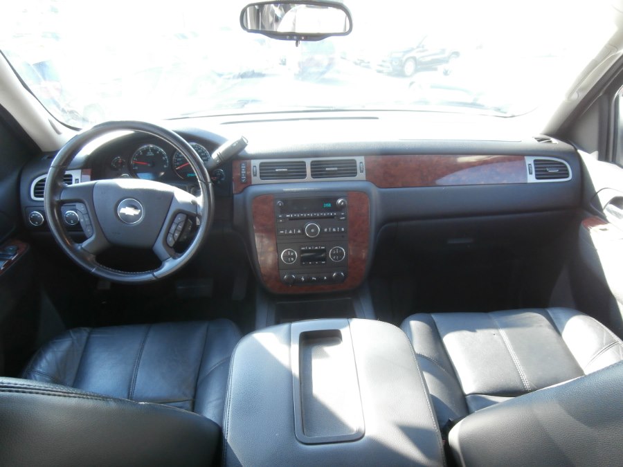 2010 Chevrolet Suburban 4WD 4dr 1500 LT, available for sale in Waterbury, Connecticut | Jim Juliani Motors. Waterbury, Connecticut 2010 Chevrolet Suburban 4WD 4dr 1500 LT, available for sale in Waterbury, Connecticut | Jim Juliani Motors. Waterbury, Connecticut