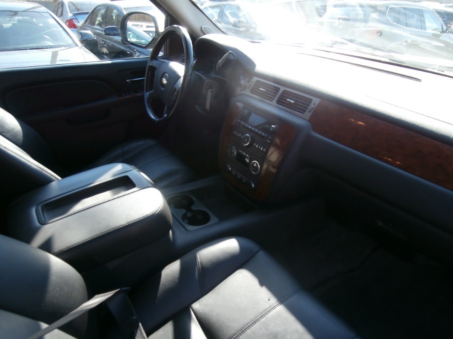 2010 Chevrolet Suburban 4WD 4dr 1500 LT, available for sale in Waterbury, Connecticut | Jim Juliani Motors. Waterbury, Connecticut 2010 Chevrolet Suburban 4WD 4dr 1500 LT, available for sale in Waterbury, Connecticut | Jim Juliani Motors. Waterbury, Connecticut