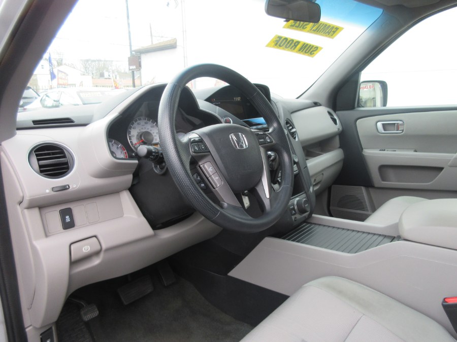 2015 Honda Pilot 4WD 4dr SE, available for sale in Linden, New Jersey | Route 27 Auto Mall. Linden, New Jersey 2015 Honda Pilot 4WD 4dr SE, available for sale in Linden, New Jersey | Route 27 Auto Mall. Linden, New Jersey