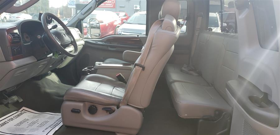 2005 Ford Super Duty F-250 Supercab Lariat 4WD, available for sale in Waterbury, Connecticut | National Auto Brokers, Inc.. Waterbury, Connecticut 2005 Ford Super Duty F-250 Supercab Lariat 4WD, available for sale in Waterbury, Connecticut | National Auto Brokers, Inc.. Waterbury, Connecticut