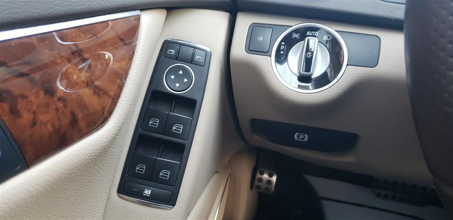 2013 Mercedes-Benz C-Class 4dr Sdn C300 Sport 4MATIC, available for sale in Waterbury, Connecticut | National Auto Brokers, Inc.. Waterbury, Connecticut 2013 Mercedes-Benz C-Class 4dr Sdn C300 Sport 4MATIC, available for sale in Waterbury, Connecticut | National Auto Brokers, Inc.. Waterbury, Connecticut