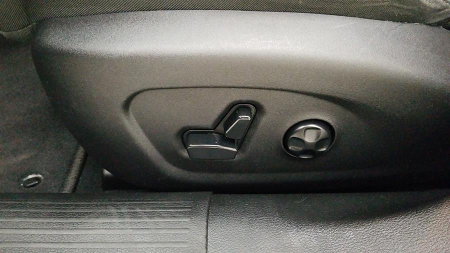 2015 Chrysler 200 4dr Sdn S AWD, available for sale in West Haven, Connecticut | Auto Fair Inc.. West Haven, Connecticut 2015 Chrysler 200 4dr Sdn S AWD, available for sale in West Haven, Connecticut | Auto Fair Inc.. West Haven, Connecticut