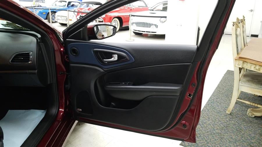 2015 Chrysler 200 4dr Sdn S AWD, available for sale in West Haven, Connecticut | Auto Fair Inc.. West Haven, Connecticut 2015 Chrysler 200 4dr Sdn S AWD, available for sale in West Haven, Connecticut | Auto Fair Inc.. West Haven, Connecticut