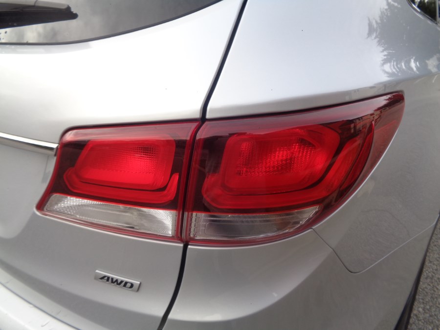 2017 Hyundai Santa Fe SE 3.3L Auto AWD, available for sale in Valley Stream, New York | NY Auto Traders. Valley Stream, New York 2017 Hyundai Santa Fe SE 3.3L Auto AWD, available for sale in Valley Stream, New York | NY Auto Traders. Valley Stream, New York