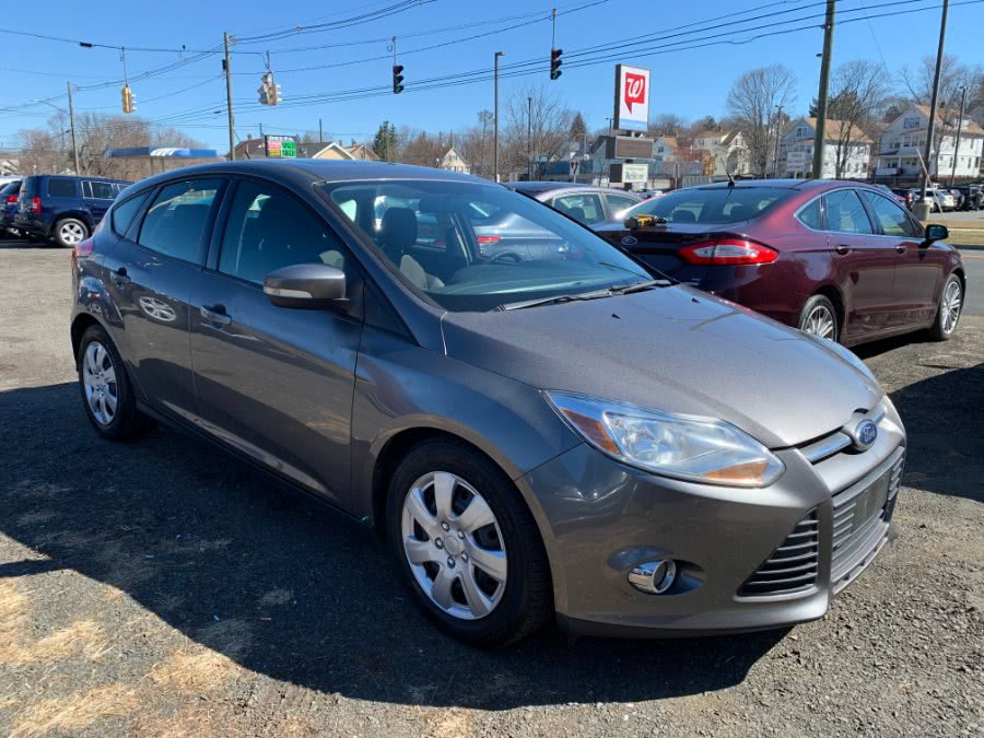 Used Ford Focus 5dr HB SE 2012 | Wallingford Auto Center LLC. Wallingford, Connecticut