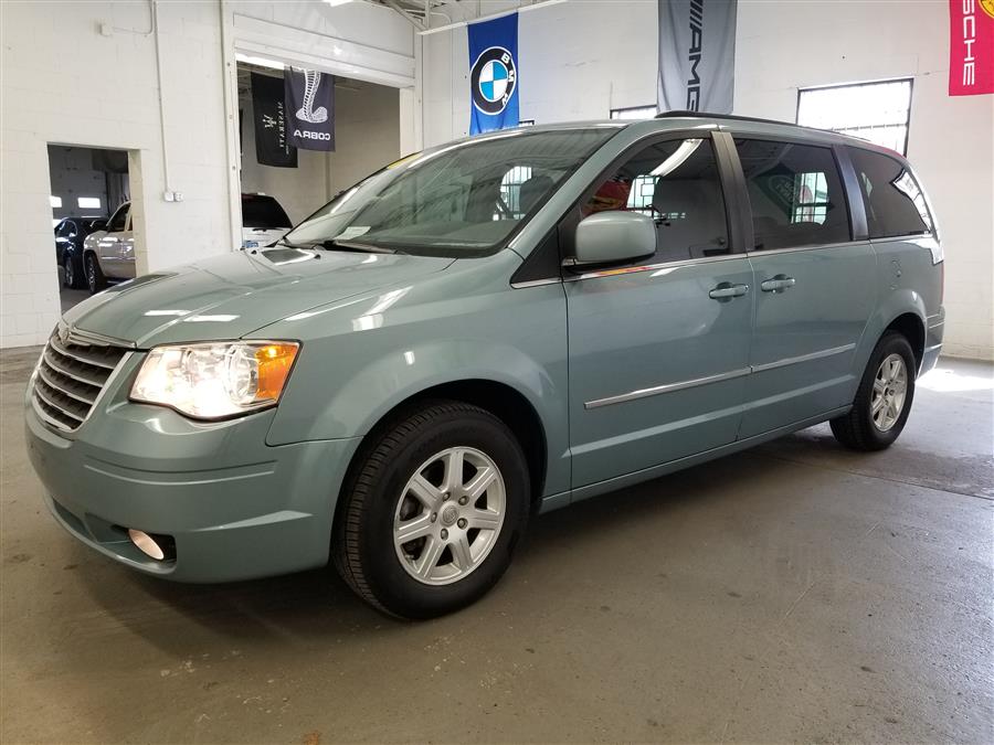 2010 Chrysler Town & Country 4dr Wgn Touring, available for sale in Bridgeport, Connecticut | CT Auto. Bridgeport, Connecticut 2010 Chrysler Town & Country 4dr Wgn Touring, available for sale in Bridgeport, Connecticut | CT Auto. Bridgeport, Connecticut