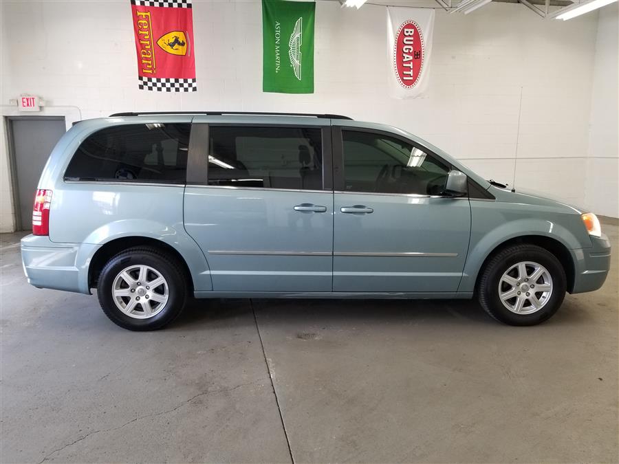 2010 Chrysler Town & Country 4dr Wgn Touring, available for sale in Bridgeport, Connecticut | CT Auto. Bridgeport, Connecticut 2010 Chrysler Town & Country 4dr Wgn Touring, available for sale in Bridgeport, Connecticut | CT Auto. Bridgeport, Connecticut