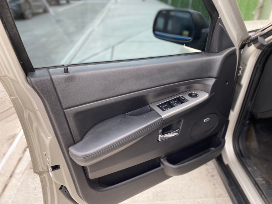 2010 Jeep Grand Cherokee 4WD 4dr Laredo, available for sale in Middle Village, New York | Middle Village Motors . Middle Village, New York 2010 Jeep Grand Cherokee 4WD 4dr Laredo, available for sale in Middle Village, New York | Middle Village Motors . Middle Village, New York