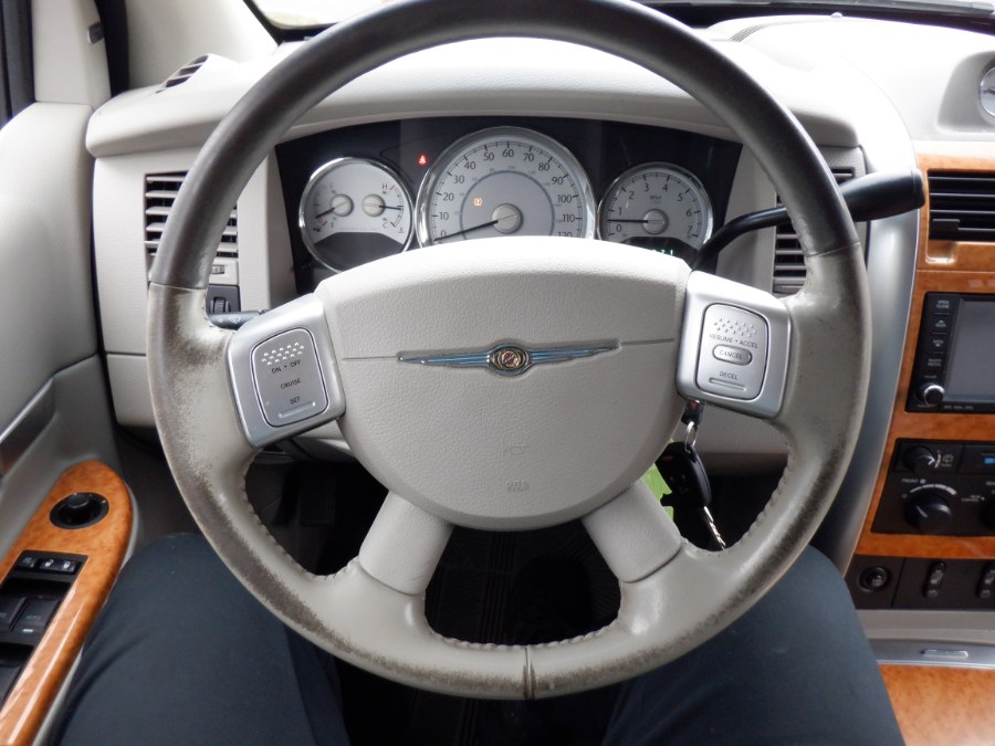 2008 Chrysler Aspen AWD 4dr Limited, available for sale in Milford, Connecticut | Dealertown Auto Wholesalers. Milford, Connecticut 2008 Chrysler Aspen AWD 4dr Limited, available for sale in Milford, Connecticut | Dealertown Auto Wholesalers. Milford, Connecticut