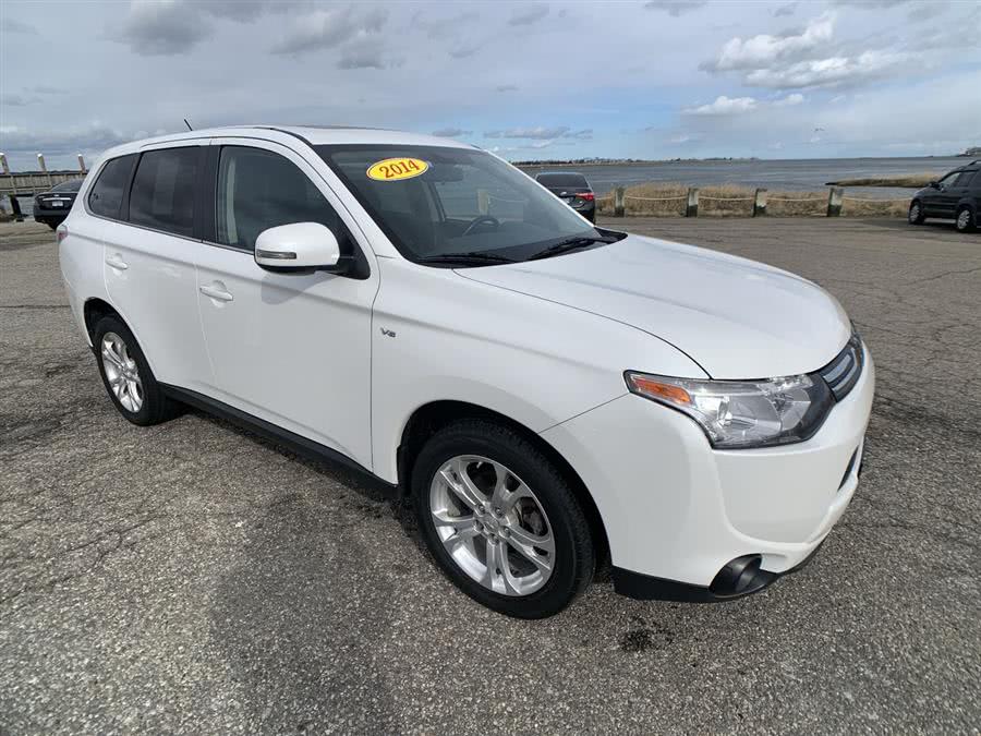 2014 Mitsubishi Outlander 4WD 4dr GT, available for sale in Stratford, Connecticut | Wiz Leasing Inc. Stratford, Connecticut