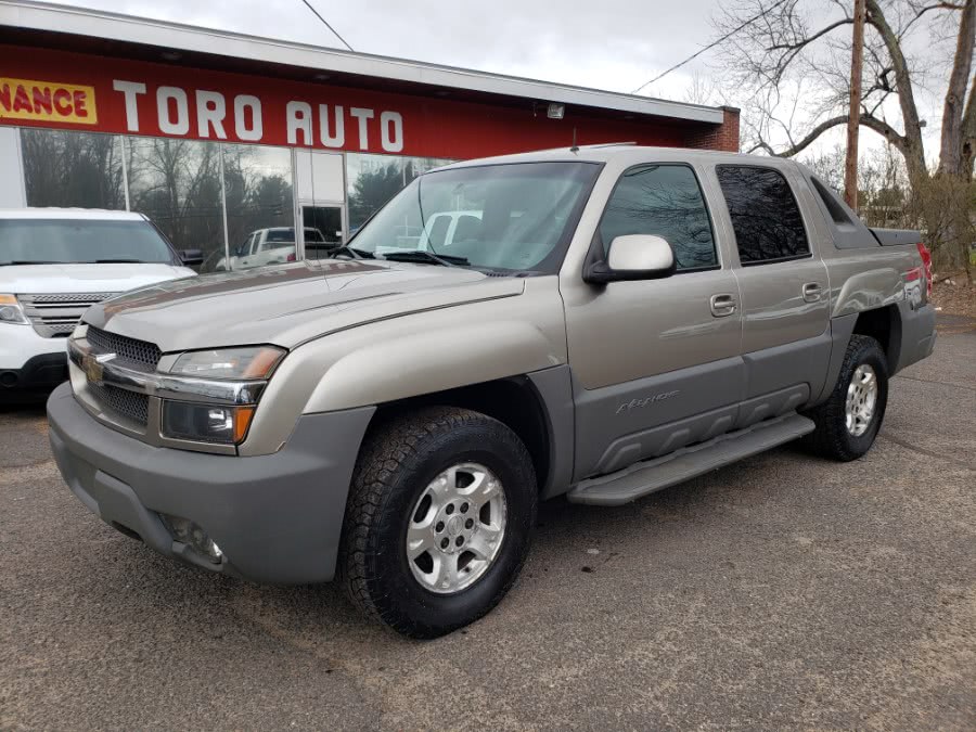 2002 Chevrolet Avalanche 1500 4WD Crew Cab Leather & Sunroof, available for sale in East Windsor, Connecticut | Toro Auto. East Windsor, Connecticut