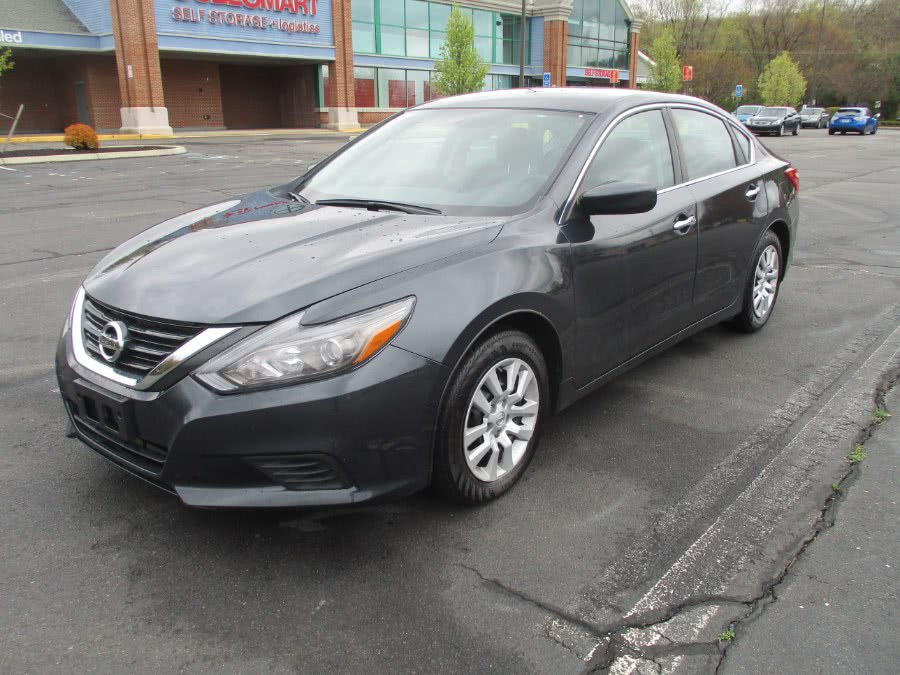 2016 Nissan Altima 4dr Sdn 2.5 - Clean Carfax / One Owner, available for sale in New Britain, Connecticut | Universal Motors LLC. New Britain, Connecticut