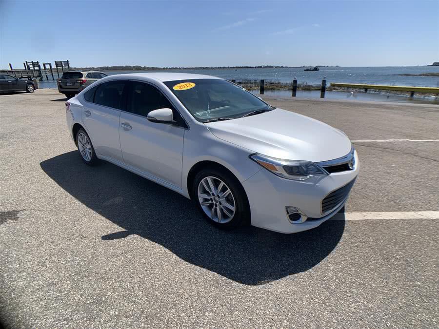 2013 Toyota Avalon 4dr Sdn XLE (Natl), available for sale in Stratford, Connecticut | Wiz Leasing Inc. Stratford, Connecticut