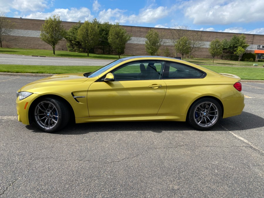 2015 BMW M4 2dr Cpe photo
