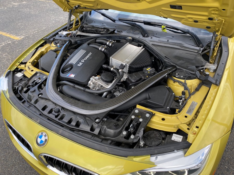 2015 BMW M4 2dr Cpe photo