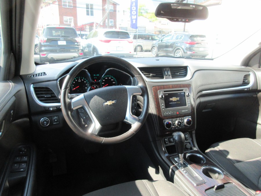 2017 Chevrolet Traverse AWD 4dr LT w/2LT, available for sale in Linden, New Jersey | Route 27 Auto Mall. Linden, New Jersey 2017 Chevrolet Traverse AWD 4dr LT w/2LT, available for sale in Linden, New Jersey | Route 27 Auto Mall. Linden, New Jersey