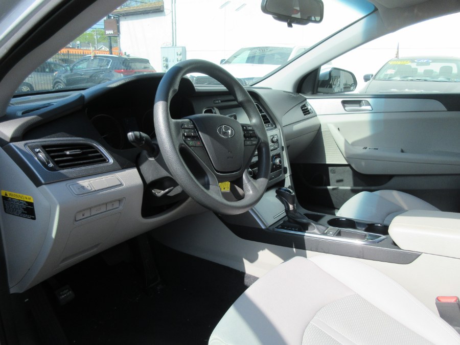 2016 Hyundai Sonata 4dr Sdn 2.4L SE, available for sale in Linden, New Jersey | Route 27 Auto Mall. Linden, New Jersey 2016 Hyundai Sonata 4dr Sdn 2.4L SE, available for sale in Linden, New Jersey | Route 27 Auto Mall. Linden, New Jersey