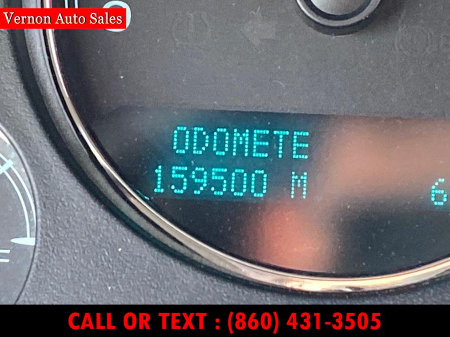 2011 GMC Yukon XL SLT 4WD 4dr 1500 SLT, available for sale in Manchester, Connecticut | Vernon Auto Sale & Service. Manchester, Connecticut 2011 GMC Yukon XL SLT 4WD 4dr 1500 SLT, available for sale in Manchester, Connecticut | Vernon Auto Sale & Service. Manchester, Connecticut